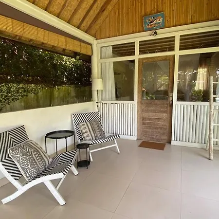 Cozy Garden Bungalow With Shared Pool